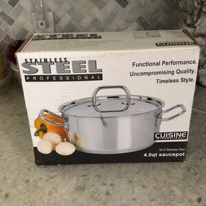 NIB - Stainless steel 4qt sauce pot